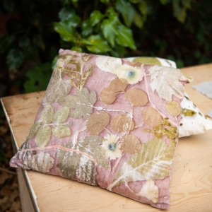 cuscino in cotone ecoprint robbia